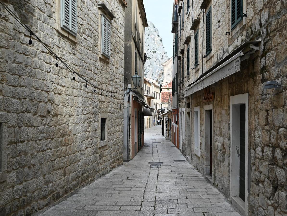 Old Town Apartment Omis Exterior photo