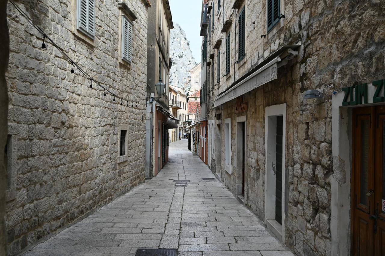 Old Town Apartment Omis Exterior photo