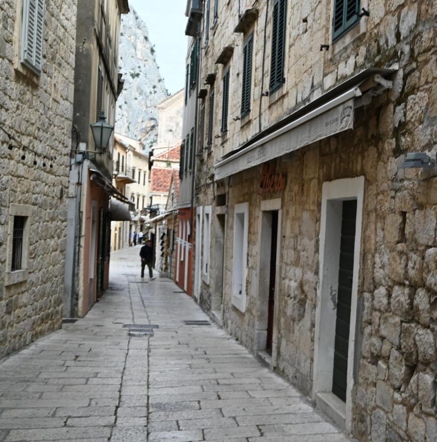 Old Town Apartment Omis Exterior photo