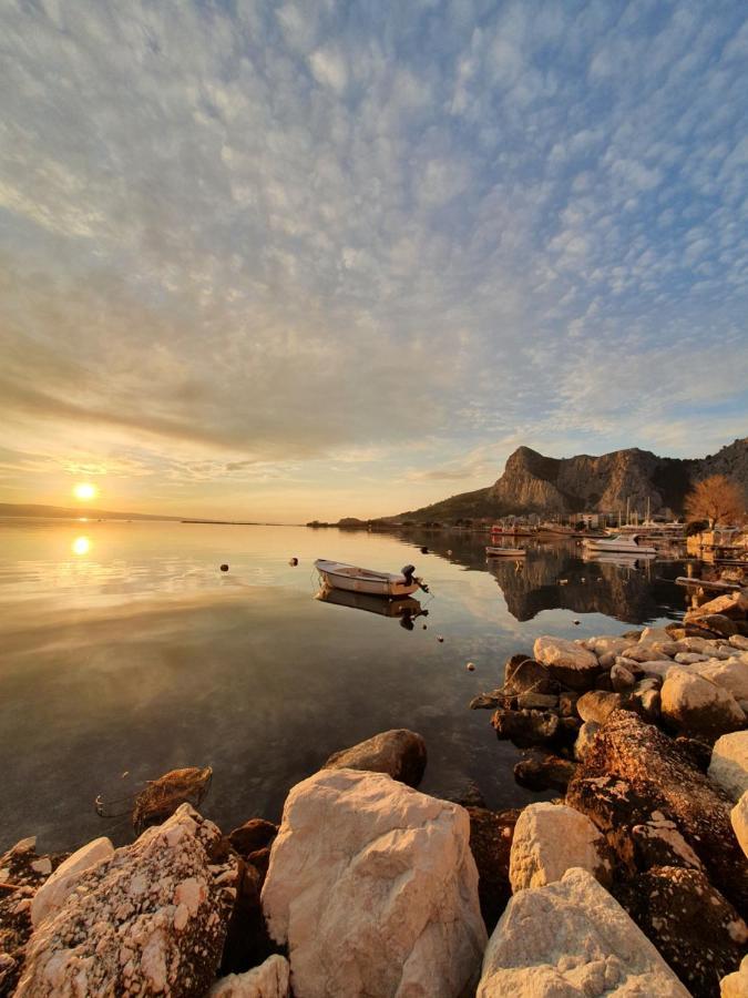 Old Town Apartment Omis Exterior photo