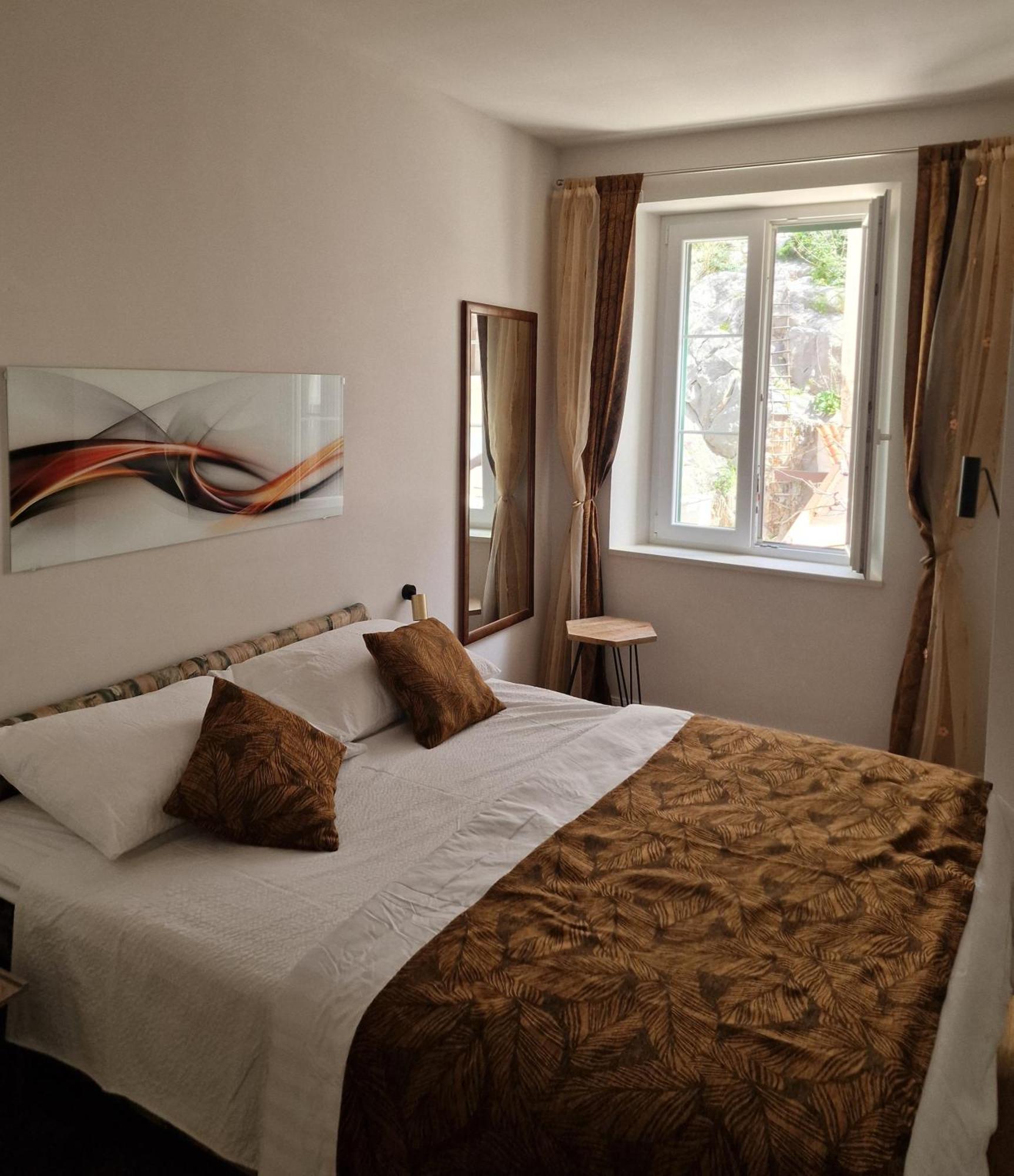 Old Town Apartment Omis Exterior photo