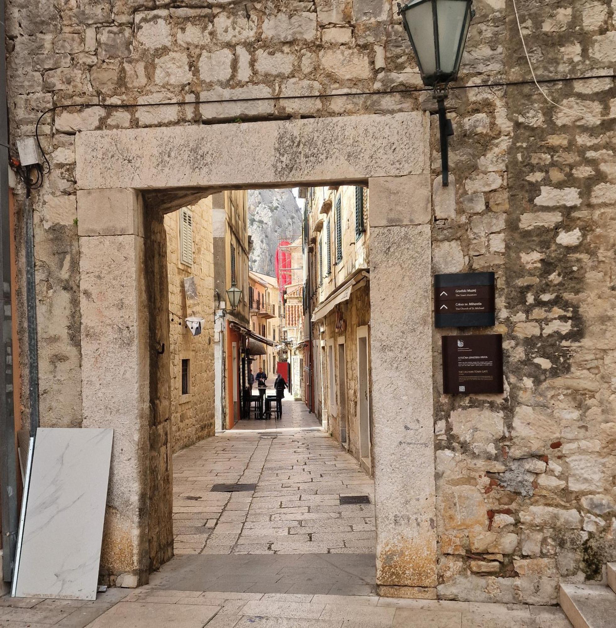 Old Town Apartment Omis Exterior photo