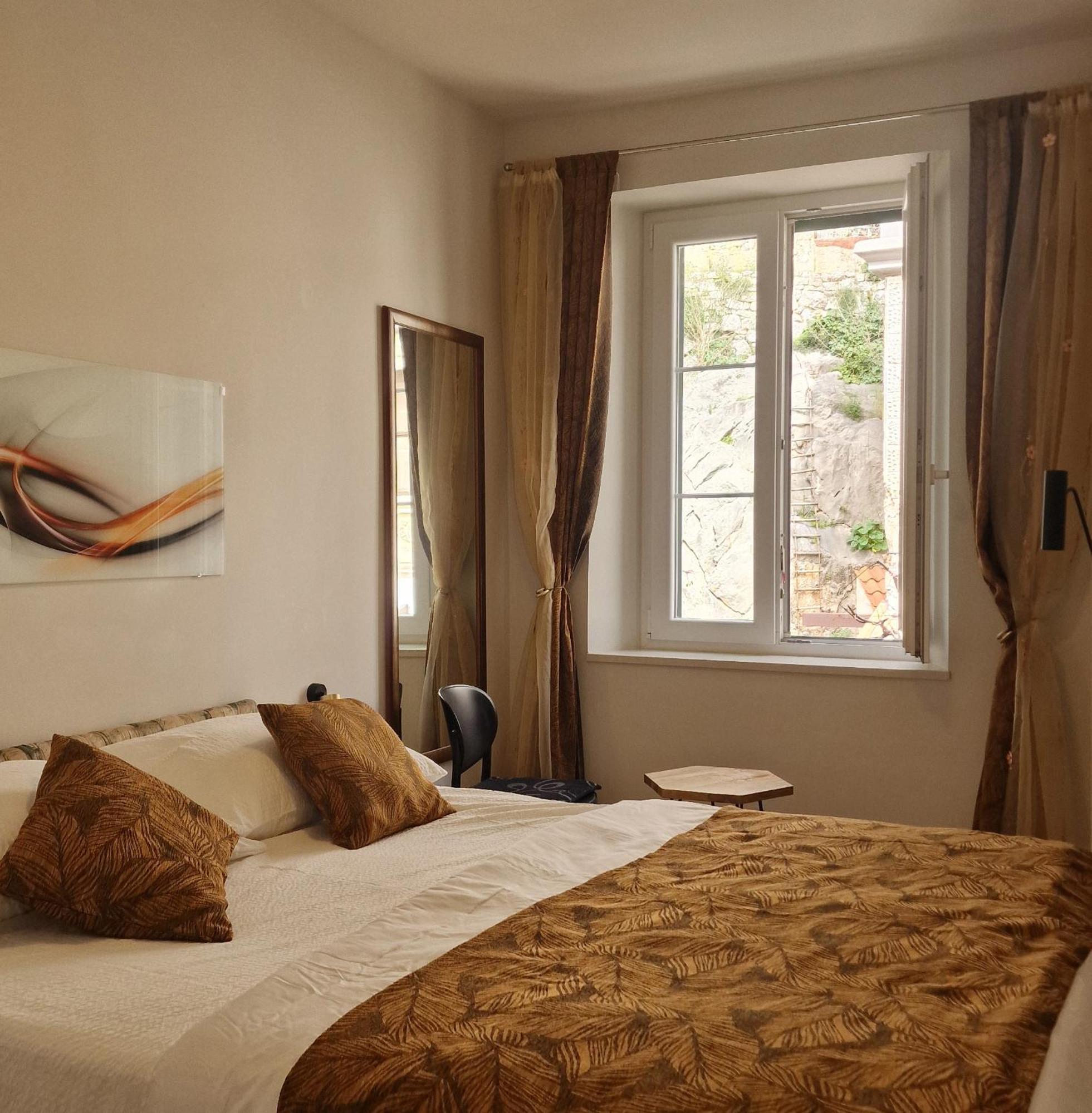 Old Town Apartment Omis Exterior photo